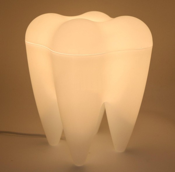 Нощна лампа с форма на зъб 